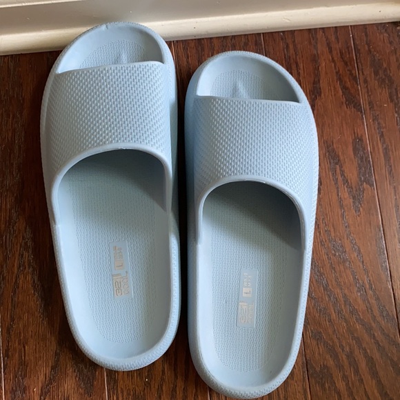 32 Degree Cool Cushion Slides - Picture 5 of 5